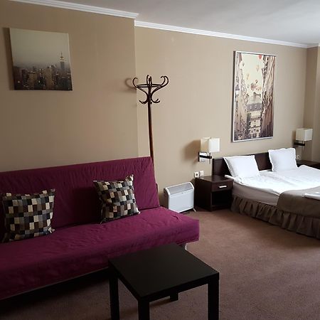 Art Hotel Varna Bagian luar foto