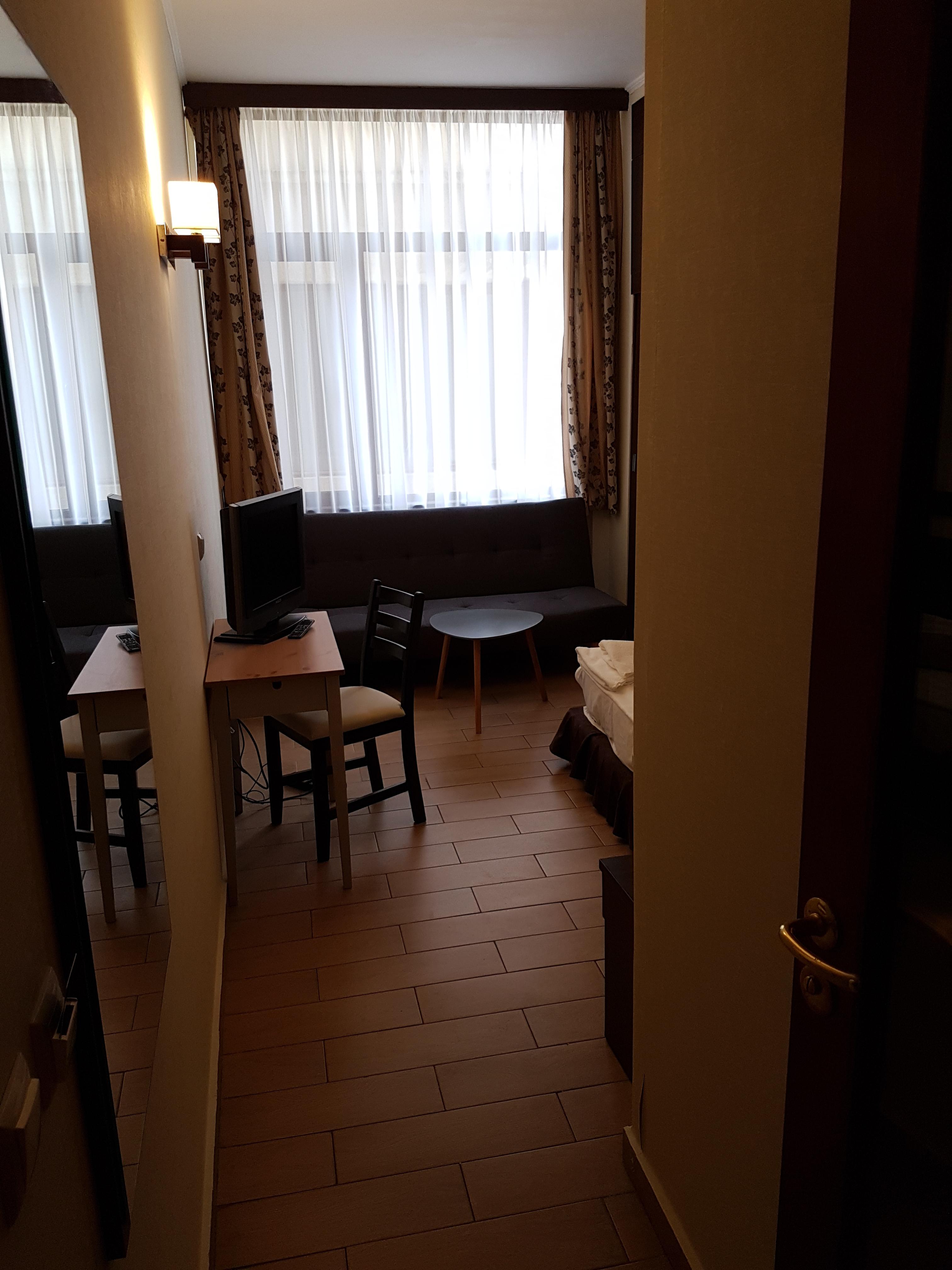 Art Hotel Varna Bagian luar foto