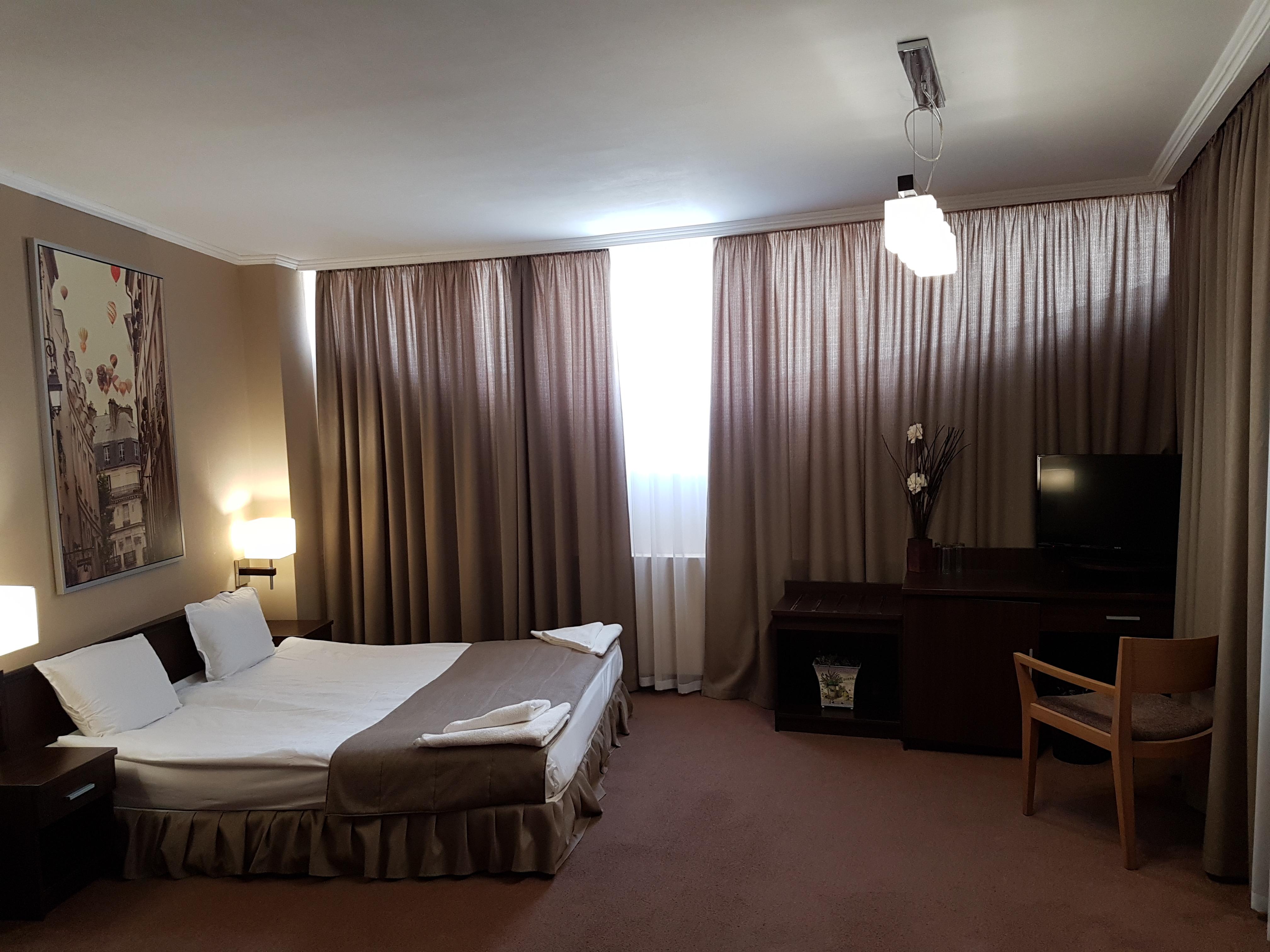 Art Hotel Varna Bagian luar foto