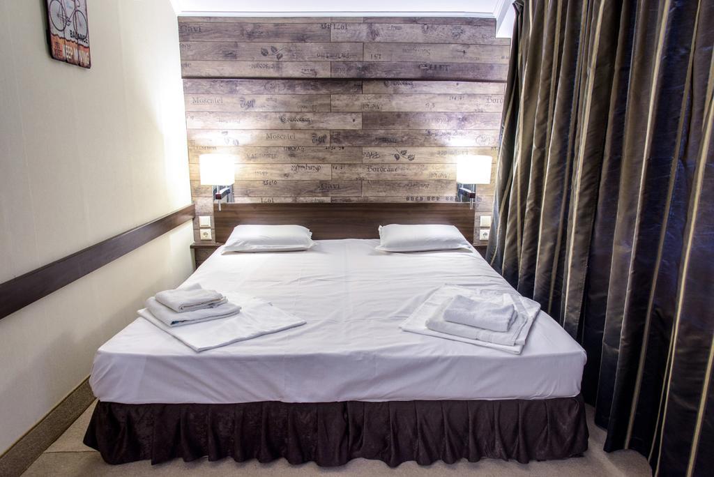 Art Hotel Varna Bagian luar foto
