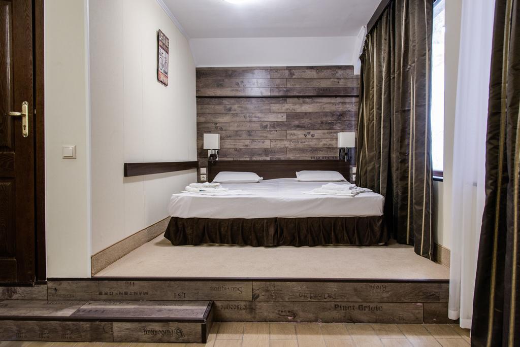 Art Hotel Varna Bagian luar foto