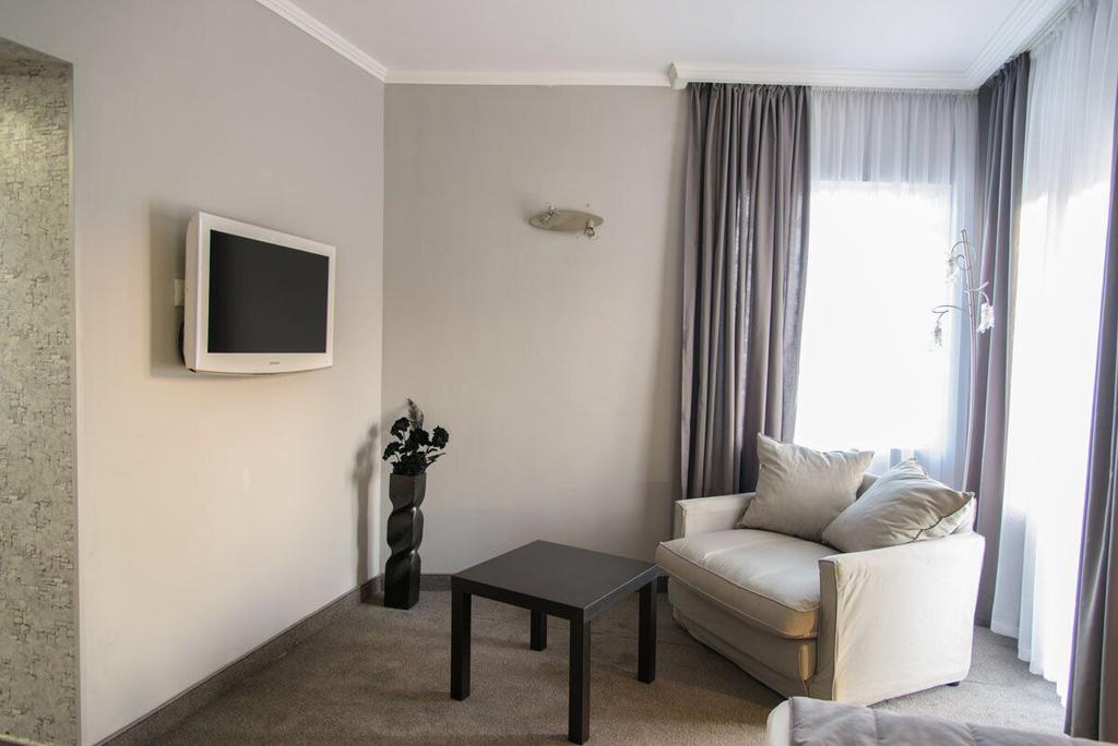 Art Hotel Varna Bagian luar foto