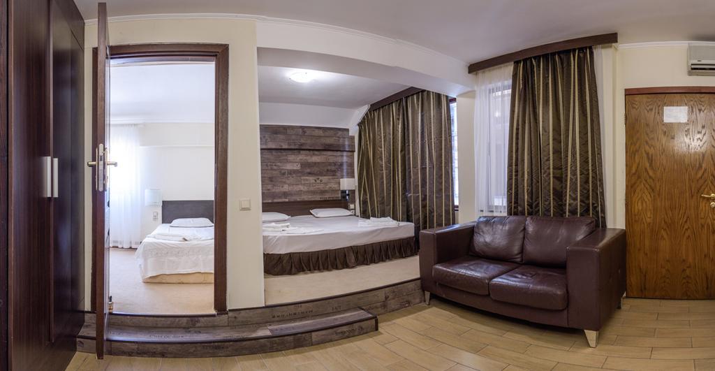 Art Hotel Varna Bagian luar foto