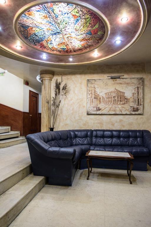 Art Hotel Varna Bagian luar foto