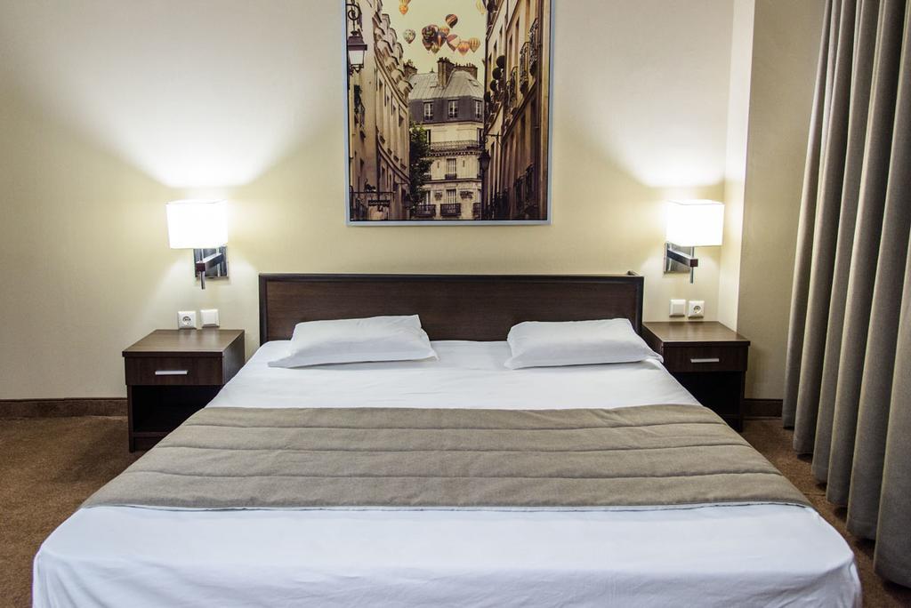 Art Hotel Varna Bagian luar foto