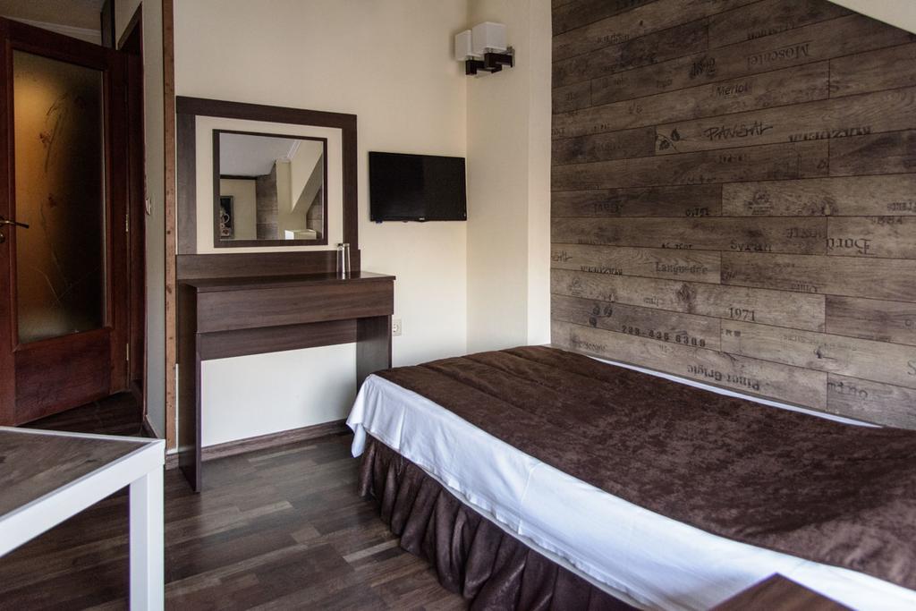 Art Hotel Varna Bagian luar foto