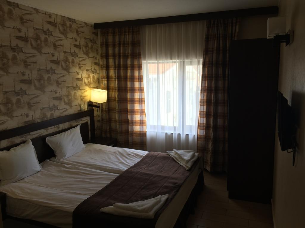 Art Hotel Varna Bagian luar foto