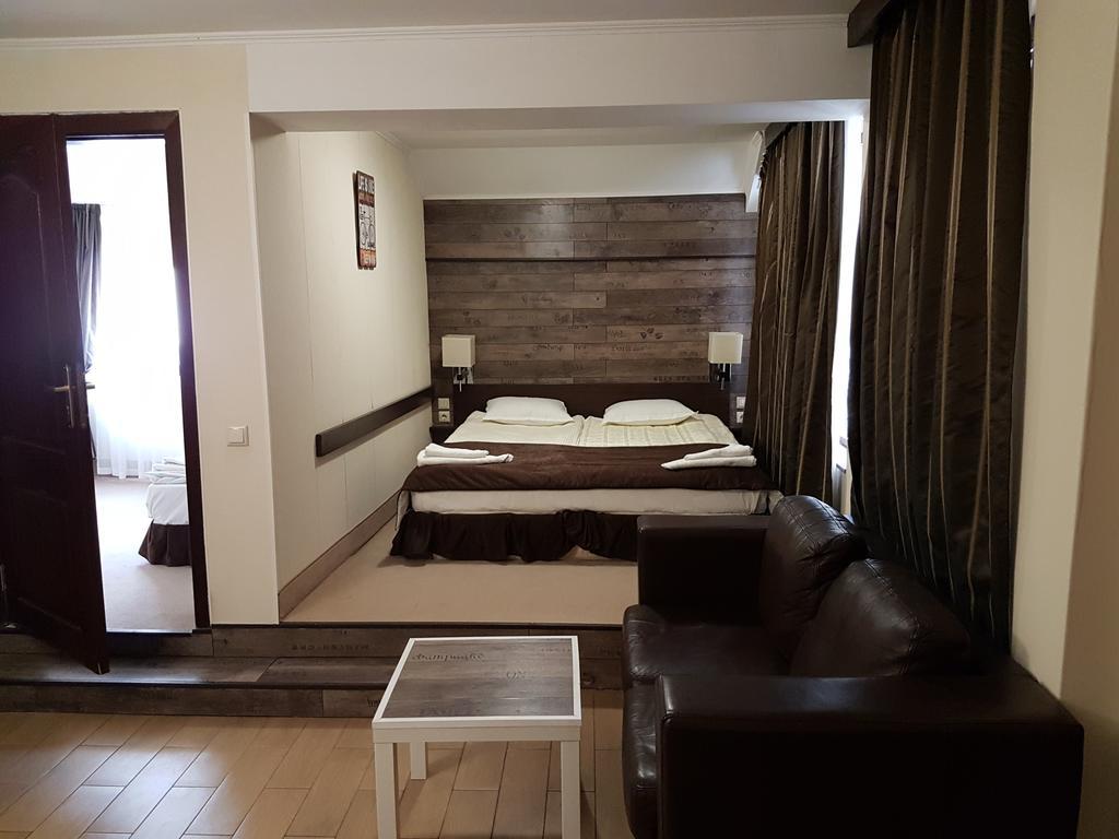 Art Hotel Varna Bagian luar foto