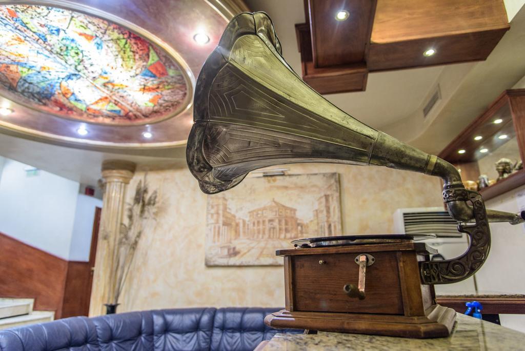 Art Hotel Varna Bagian luar foto