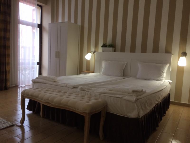 Art Hotel Varna Bagian luar foto