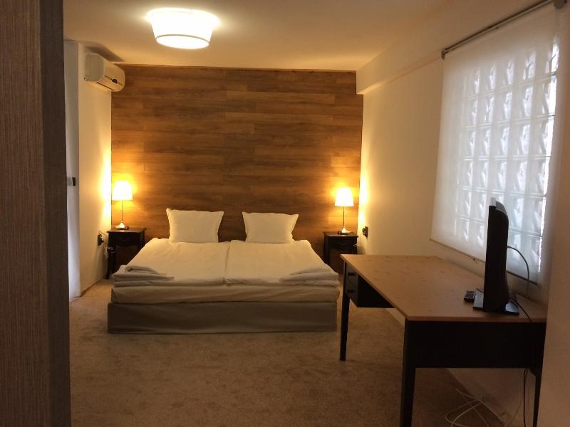 Art Hotel Varna Bagian luar foto